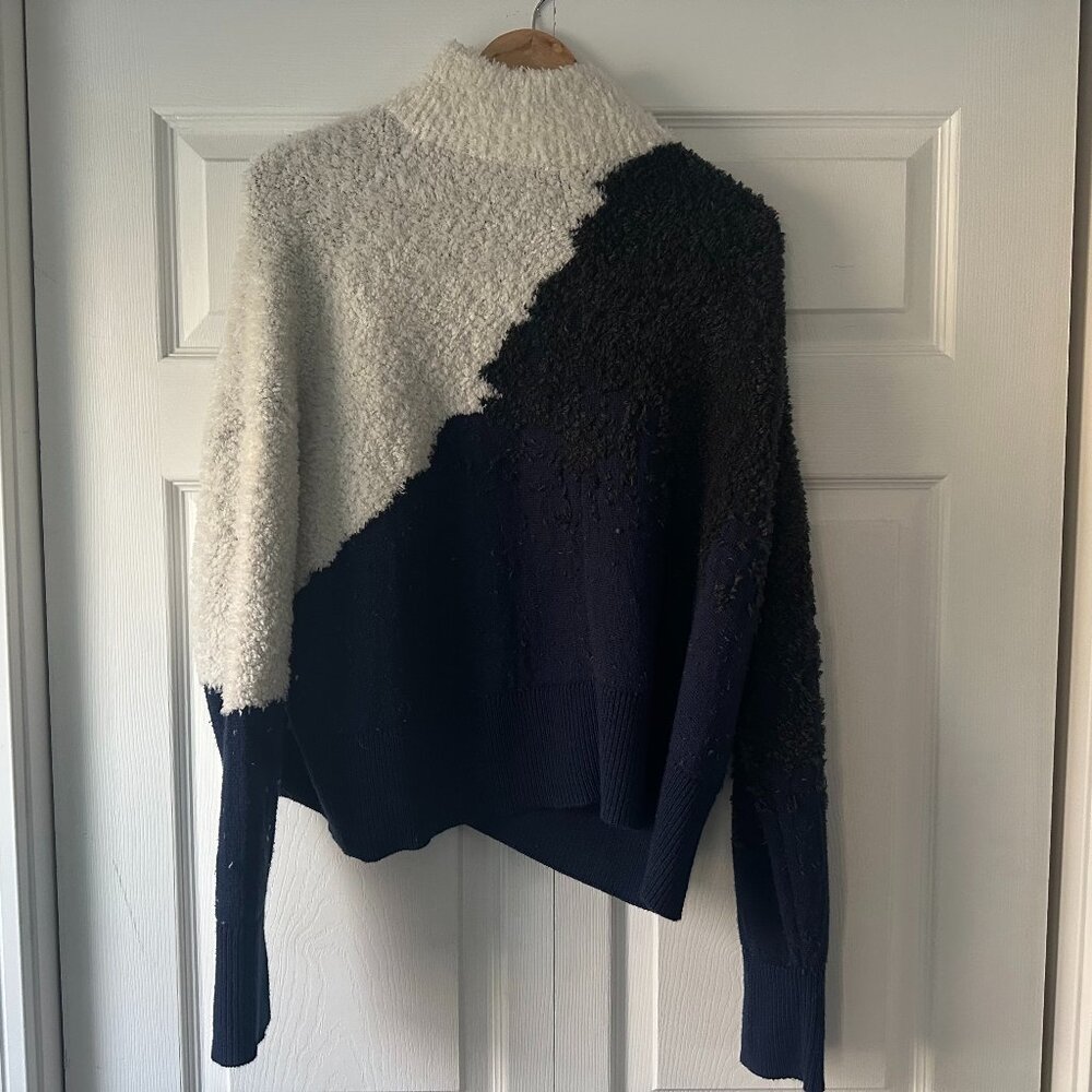 Lululemon Ombre Knit Textured Turtleneck (Bone/Mineral Blue/Graphite Grey)
